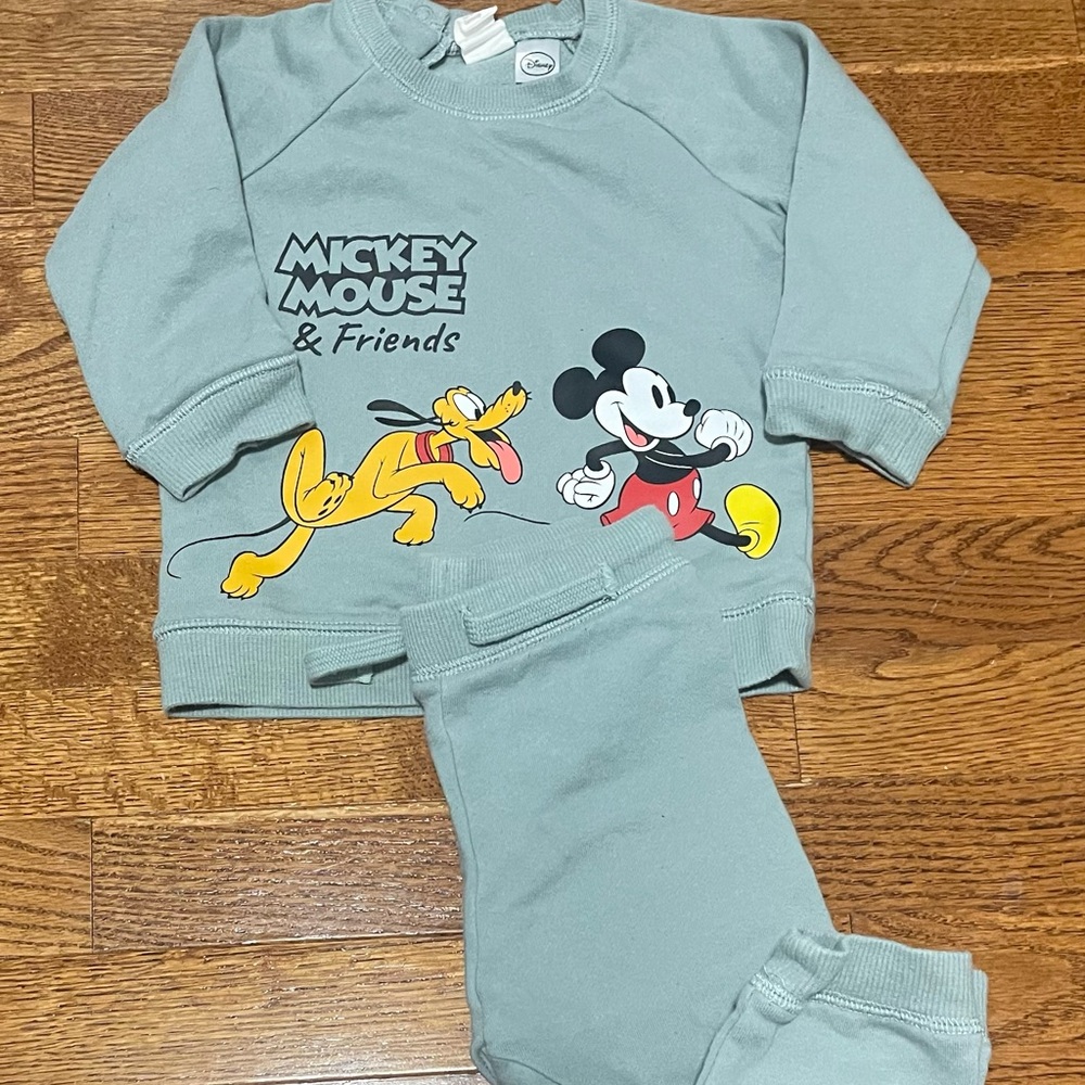 H&m Disney outfit size 12M in excellent condition!